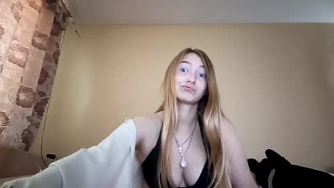 Hi My name is Elina Im 18 years old. online show from 09.10.25