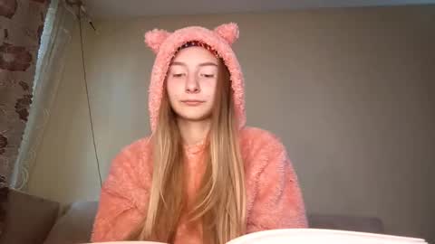Hi My name is Elina Im 18 years old. online show from 09.11.25