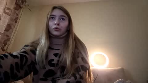 Hi My name is Elina Im 18 years old. online show from 09.15.25