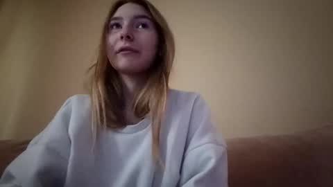Hi My name is Elina Im 18 years old. online show from 09.23.25