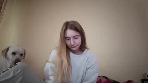 Hi My name is Elina Im 18 years old. online show from 09.25.25