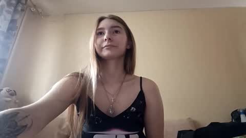 Hi My name is Elina Im 18 years old. online show from 10.10.25