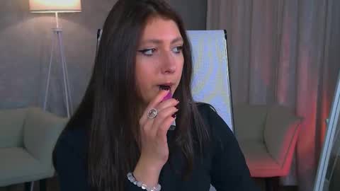 Snapshot of marymillerr chatting on 10.24.25 Mary Miller online show from 10.24.25