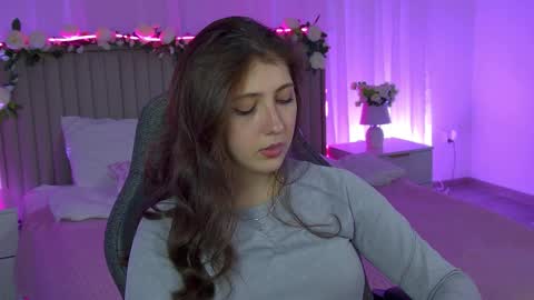 Snapshot of marymillerr chatting on 12.19.25 Mary Miller online show from 12.19.25