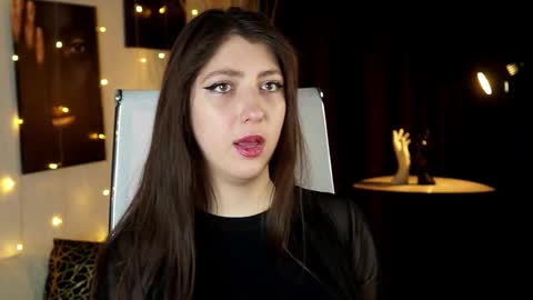 Snapshot of marymillerr chatting on 02.25.26 Mary Miller online show from 02.25.26