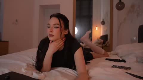 Snapshot of marypsiss chatting on 06.19.26 Marina online show from 06.19.26
