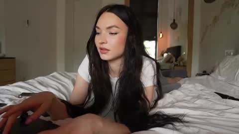 Snapshot of marypsiss chatting on 07.21.26 Marina online show from 07.21.26