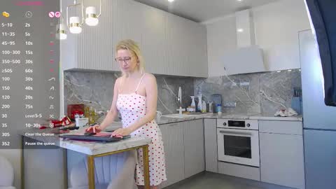 Snapshot of marysantamonika chatting on 03.12.26 Mary online show from 03.12.26