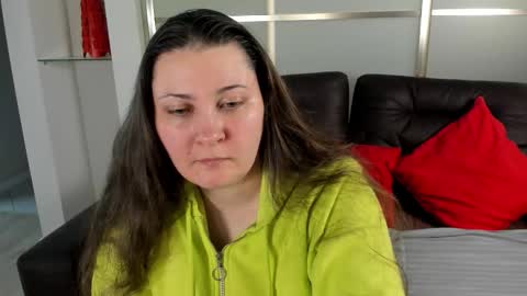 Snapshot of maryswon chatting on 09.10.25 Mary online show from 09.10.25