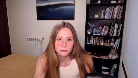 Snapshot of marytiny chatting on 04.09.26 Mary online show from 04.09.26