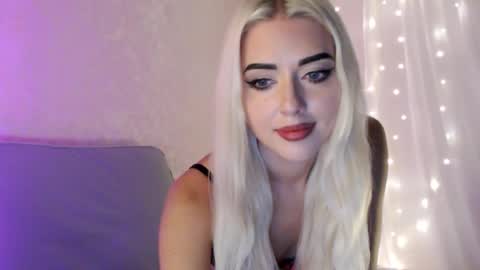 Snapshot of maryvi chatting on 09.15.25 MaryVi online show from 09.15.25