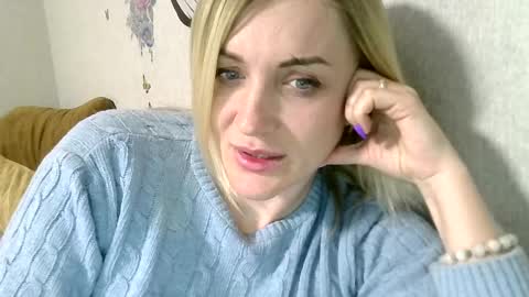 Snapshot of maryyemm chatting on 03.08.25 maryyemm online show from 03.08.25