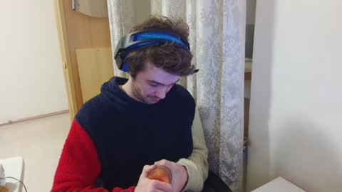 mash_potatoes_are_good online show from 12.04.24