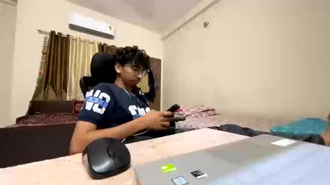 maskboyz2003 online show from 09.22.25