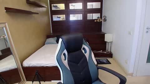 Snapshot of masondune chatting on 10.25.25 MasonDune online show from 10.25.25