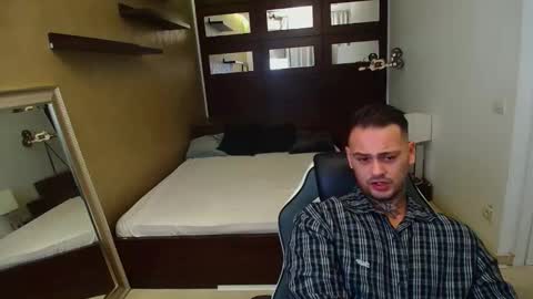 Snapshot of masondune chatting on 10.28.25 MasonDune online show from 10.28.25