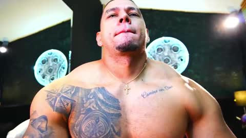 Snapshot of massimowalton2 chatting on 11.15.25 massimowalton2 online show from 11.15.25