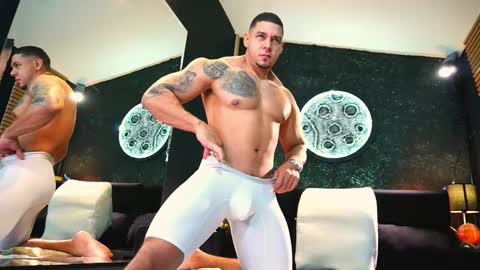 Snapshot of massimowalton2 chatting on 12.01.25 massimowalton2 online show from 12.01.25