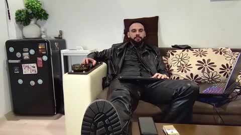 Snapshot of master_roberto333 chatting on 01.06.25 SIR online show from 01.06.25