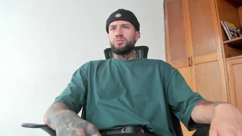 Snapshot of master_steven_01 chatting on 05.06.26 steven online show from 05.06.26