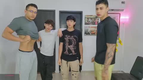 Snapshot of masters_sexx chatting on 05.15.26 Team Cris Darwin- Fernando- Stiven- David online show from 05.15.26