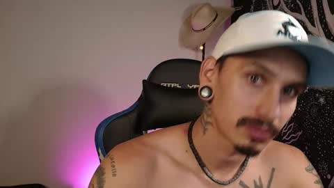 Snapshot of mateo60_ chatting on 11.27.25 Mateo online show from 11.27.25