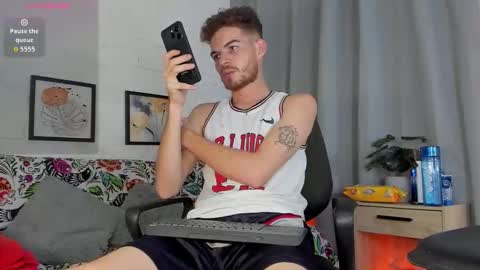 Snapshot of mateo_hunter chatting on 12.14.25 MATEO HUNTER online show from 12.14.25