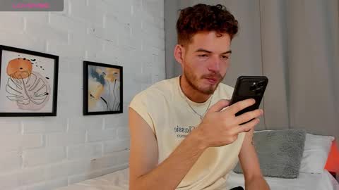 Snapshot of mateo_hunter chatting on 12.21.25 MATEO HUNTER online show from 12.21.25