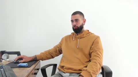 Snapshot of matheusbeard2 chatting on 12.30.24 Matheus online show from 12.30.24