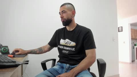 Snapshot of matheusbeard2 chatting on 11.25.25 Matheus online show from 11.25.25