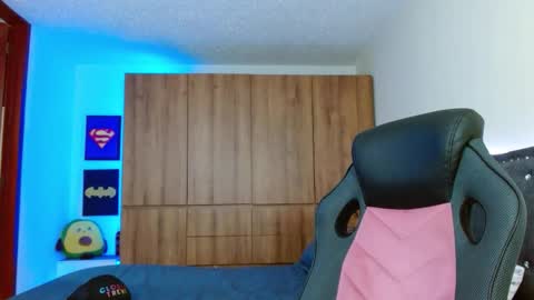 mathewhot3 online show from 11.15.25