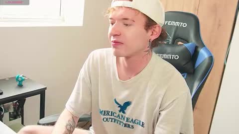 Snapshot of mathwx_ chatting on 10.25.25 Alejandro Alex online show from 10.25.25