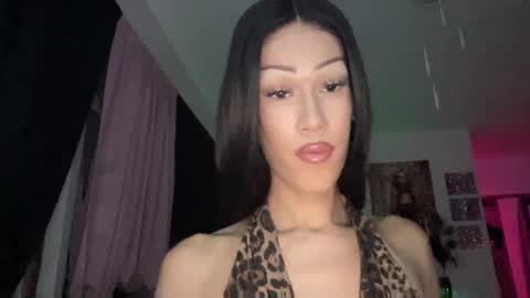 MOLLY MILLS online show from 11.08.25