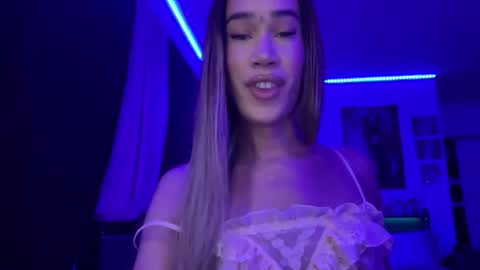 MOLLY MILLS online show from 06.03.26