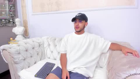 Snapshot of matteoricci_ chatting on 11.01.25 MatteoRicci online show from 11.01.25