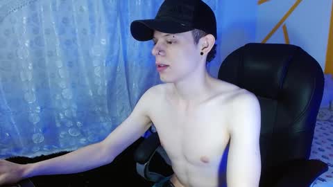 Snapshot of matthewboy_ chatting on 12.19.24 MatthewBoy online show from 12.19.24