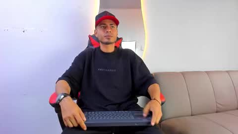 Snapshot of matthewcullenn chatting on 12.16.25 Matthew online show from 12.16.25