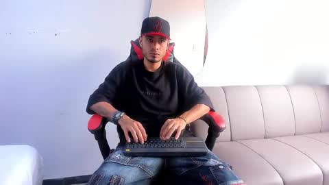 Snapshot of matthewcullenn chatting on 12.19.25 Matthew online show from 12.19.25