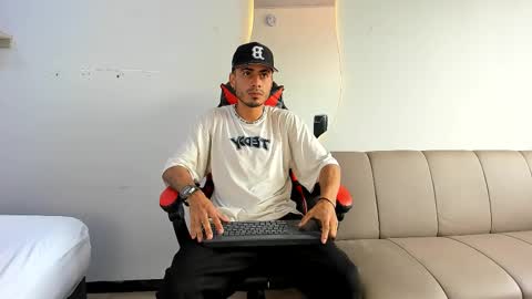 Snapshot of matthewcullenn chatting on 12.20.25 Matthew online show from 12.20.25