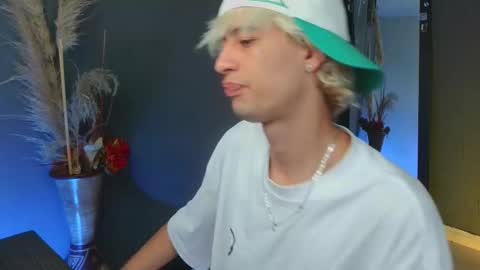 mattias     online show from 09.17.25