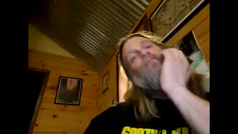 Snapshot of mattman82666 chatting on 01.04.25 mattman82666 online show from 01.04.25