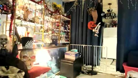 Snapshot of mature_angel chatting on 10.28.25 mature_angel online show from 10.28.25