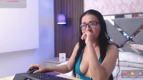 Snapshot of mature_brendaa chatting on 10.15.25 mature_brendaa online show from 10.15.25