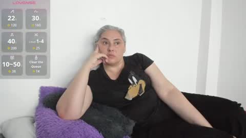 Snapshot of mature_gold1 chatting on 08.06.26 danna mature online show from 08.06.26
