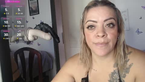 Snapshot of mature_liaa chatting on 01.29.25 Mature liaa online show from 01.29.25