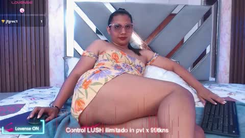 Snapshot of mature_london chatting on 10.18.25 MATURE LONDON online show from 10.18.25