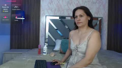 mature_victoriaa online show from 10.19.25