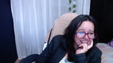 Snapshot of mature_wolf chatting on 01.09.25 Sonia online show from 01.09.25