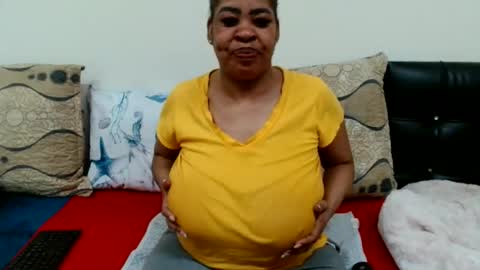 Snapshot of maturedbootyqueen chatting on 05.12.26 QUEEN online show from 05.12.26