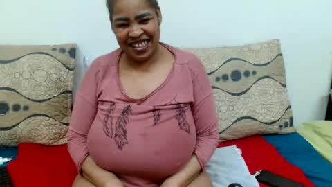 Snapshot of maturedbootyqueen chatting on 05.18.26 QUEEN online show from 05.18.26